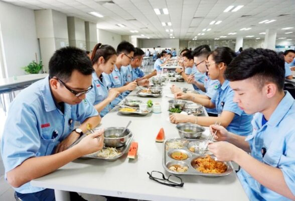 dich vu cung cap suat an cong nhan